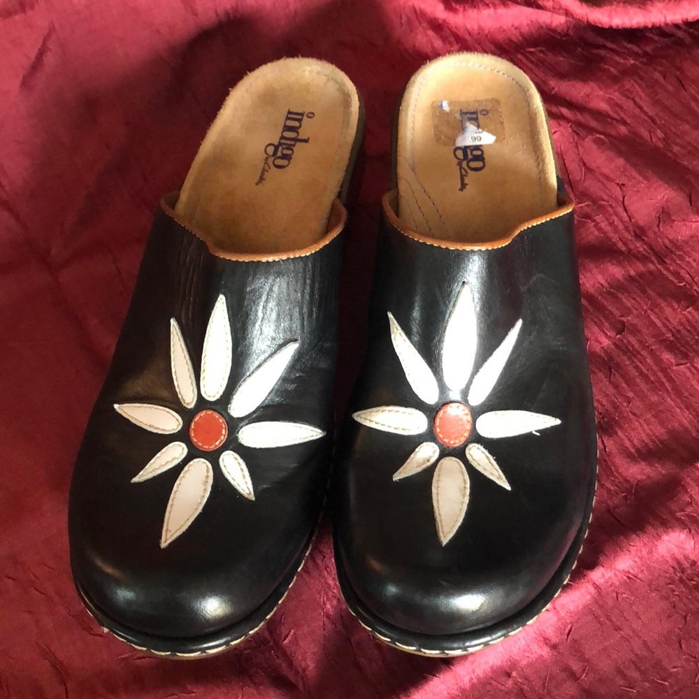 Indigo by Clark’s clogs size 10